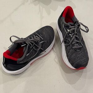 Saucony Echelon 9 Black, Gray, Red and White Athletic Shoes
